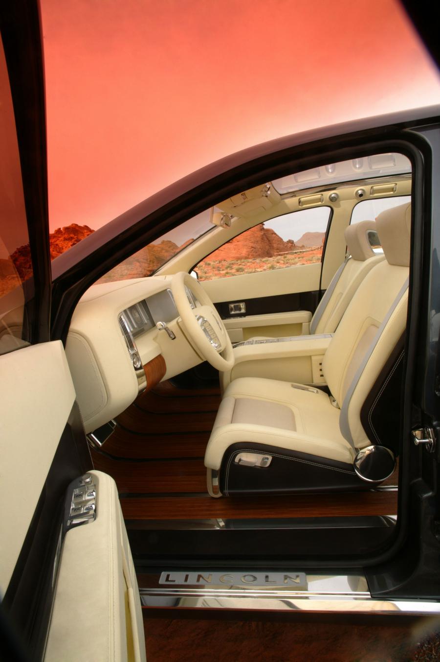  Lincoln Aviator Concept 2004 года  (фото 10 из 37)